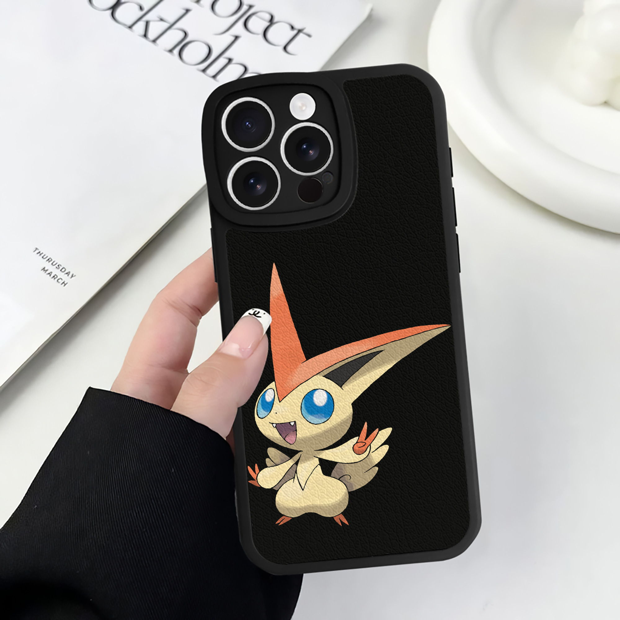 （画像用） ポケットモンスター Pokémon 【iPhone 16シリーズ対応】シリコンスマホケース（レザー調） 材質：シリコン